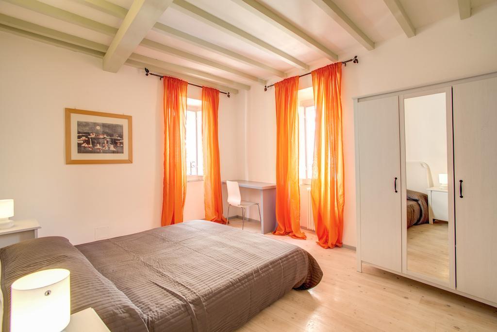 Three Bedroom Apartment Campo Dei Fiori ローマ 部屋 写真