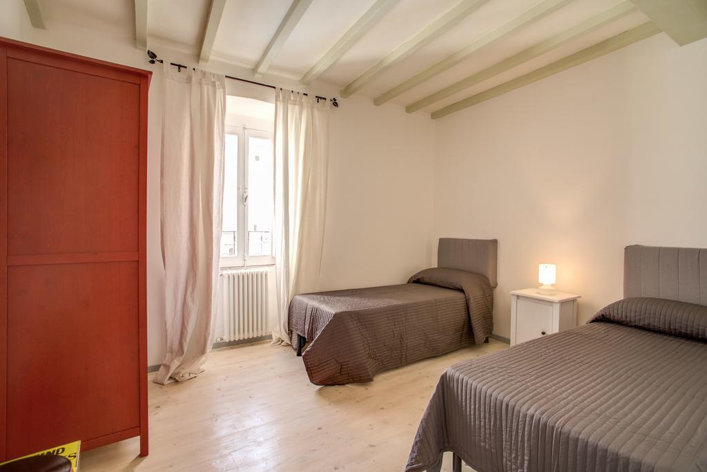 Three Bedroom Apartment Campo Dei Fiori ローマ 部屋 写真